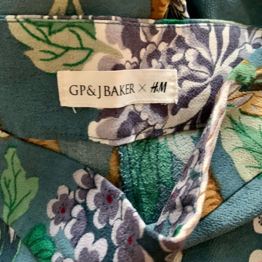 H&M GB&J BAKER - FLORAL PANTS - size s/4 Selling because size doesnt fit me - Picture 3 of 4